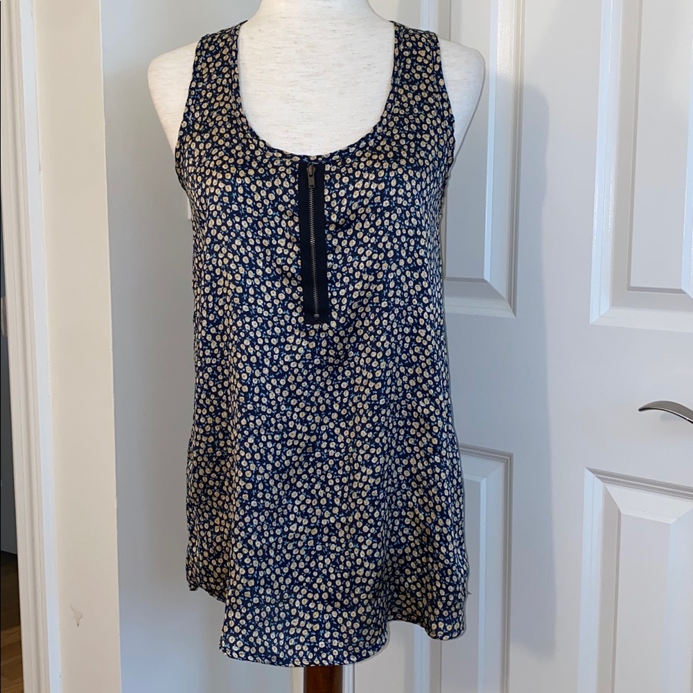 Everly By Anthropologie blue floral top size Small